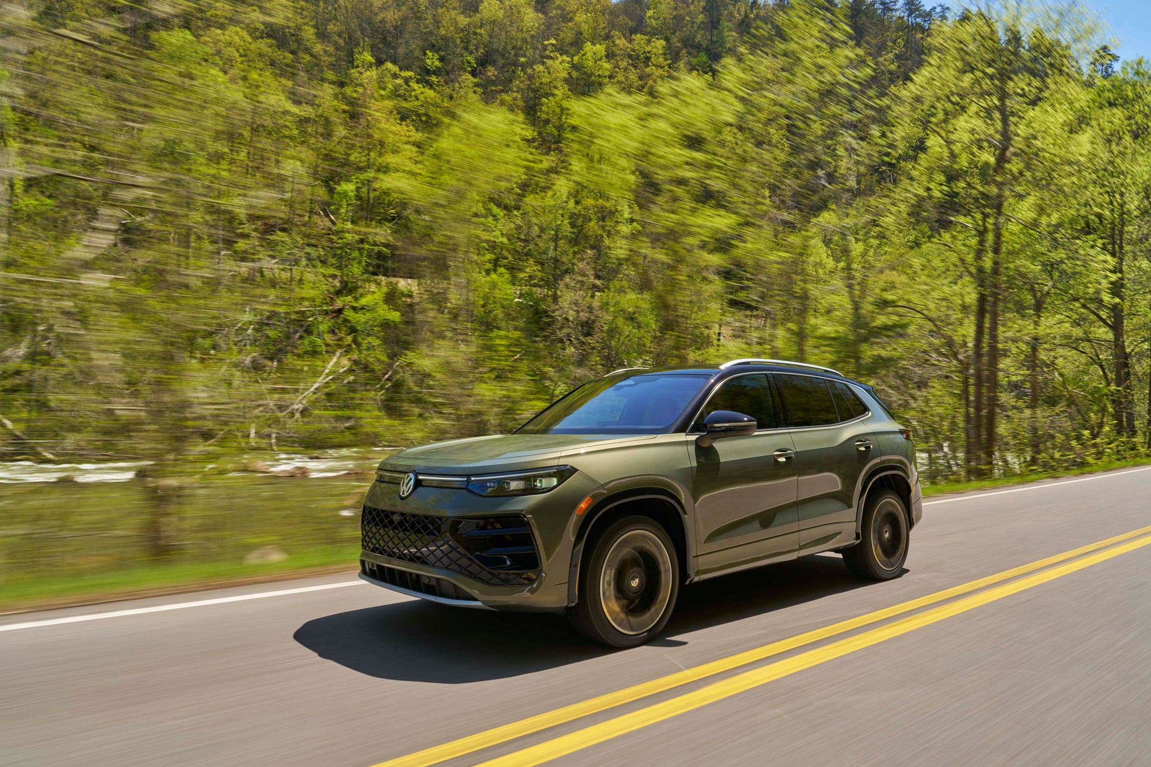 2025 Volkswagen Tiguan SEL R-Line 4Motion Review