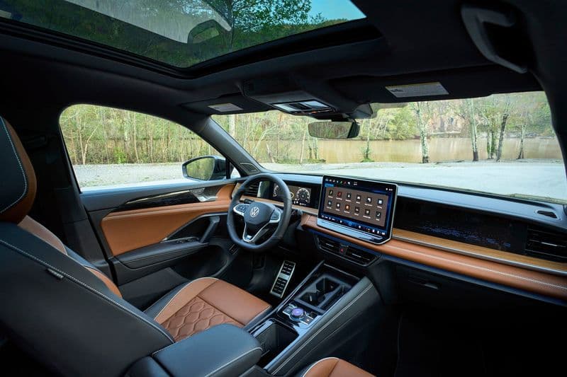 2025 Volkswagen Tiguan SEL R-Line 4Motion Review — image 2
