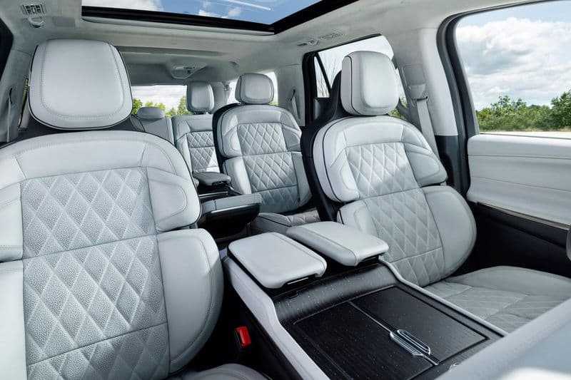 2025 Lincoln Navigator Review — image 4