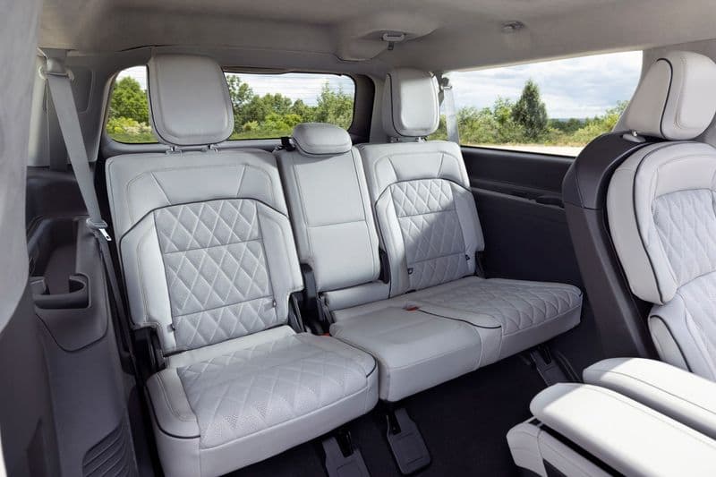 2025 Lincoln Navigator Review — image 5