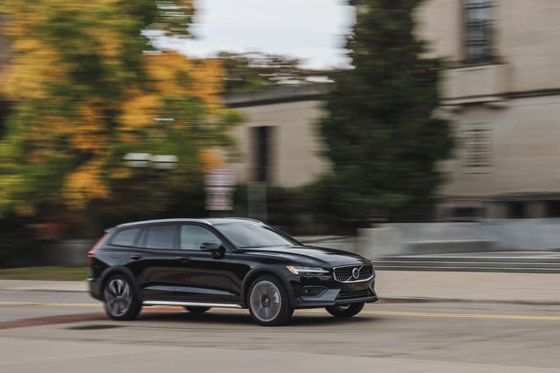 2025 Volvo V60 / V60 Cross Country