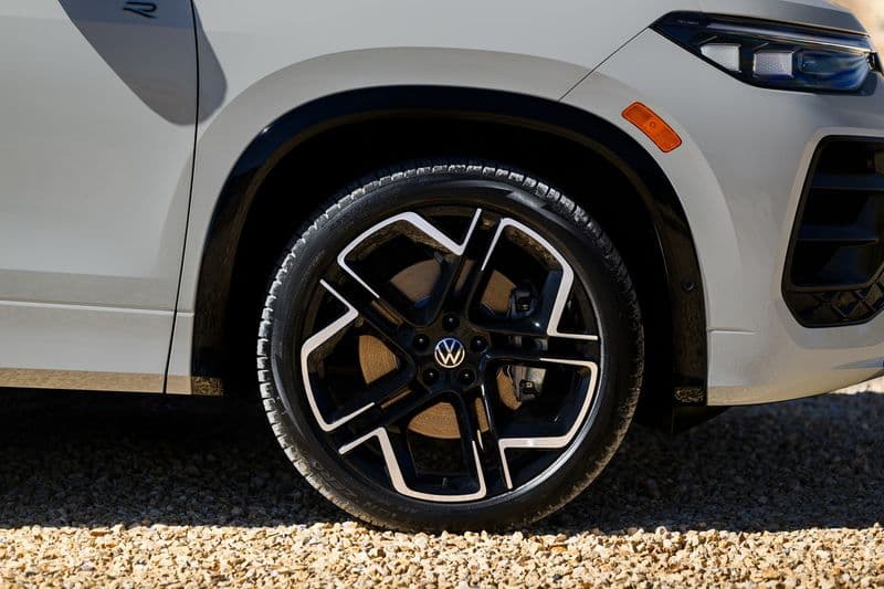 2025 Volkswagen Tiguan SEL R-Line 4Motion Review — image 7